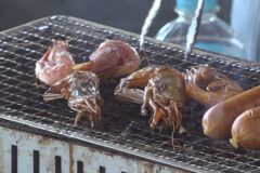 海産物の炭火焼や海鮮汁を堪能できる朝市が再開！